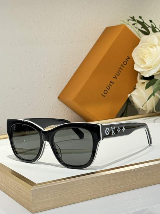Picture of Louis Vuitton Sunglasses _SKUfw77619508fw